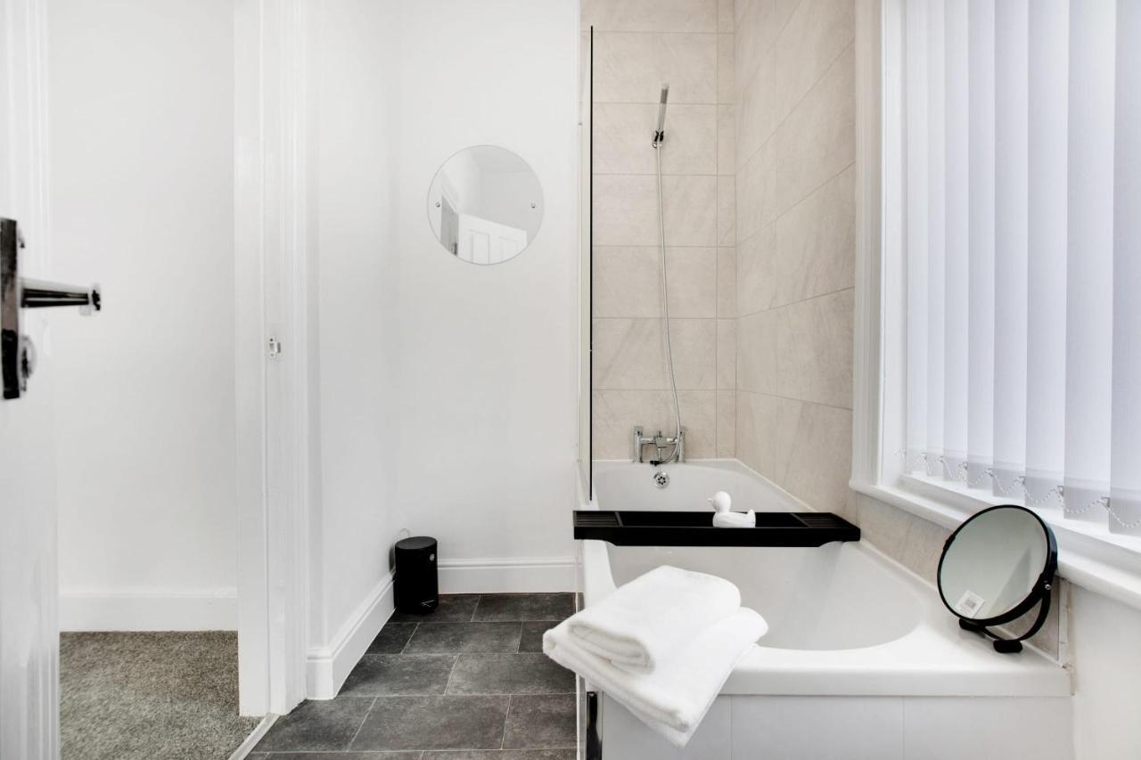 Stunning 4-Bedroom, 2 Bathrooms In Sunderland Sunderland  Exterior foto