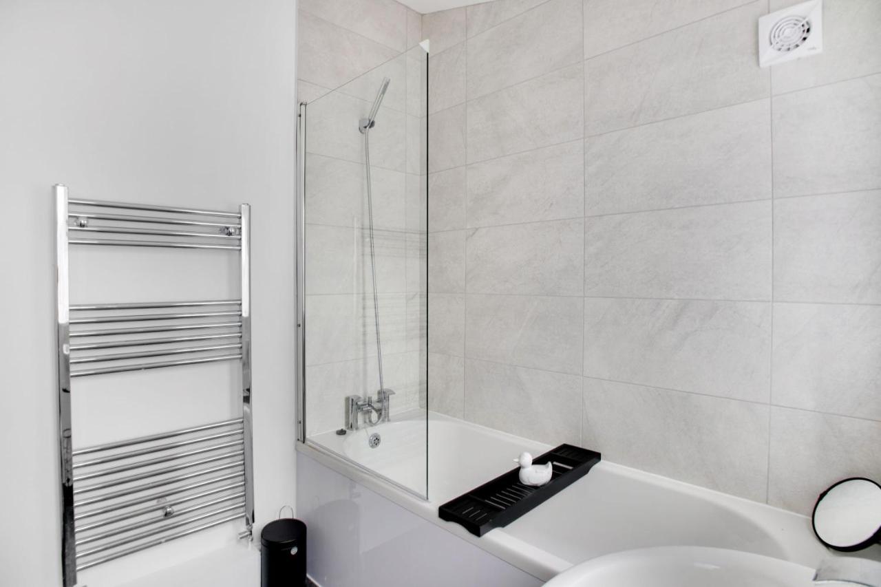 Stunning 4-Bedroom, 2 Bathrooms In Sunderland Sunderland  Exterior foto